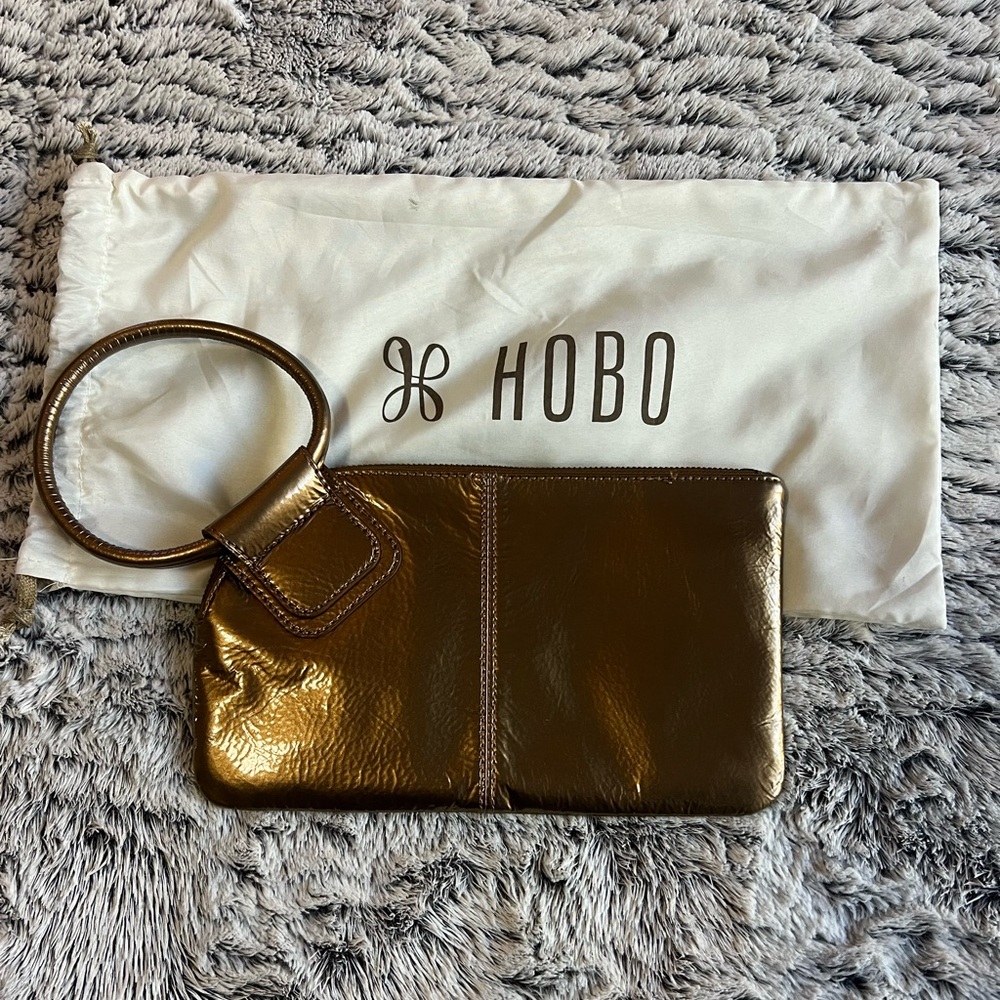 Hobo Sable Wristlet in Bronze